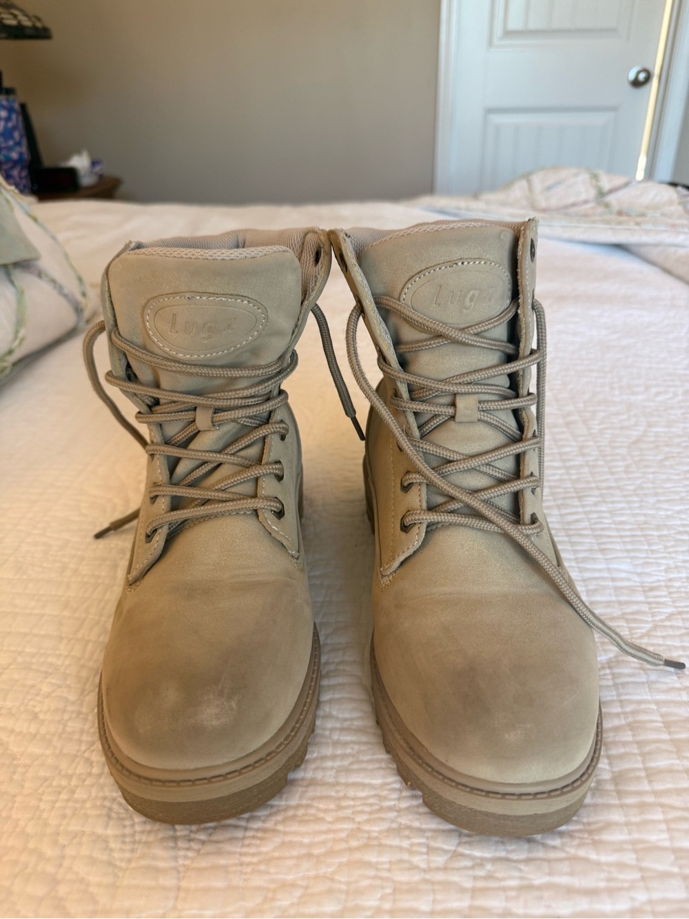 lug Women's Beige Lace-Up Work Boots